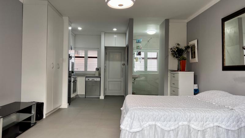 1 Bedroom Property for Sale in Sea Point Western Cape